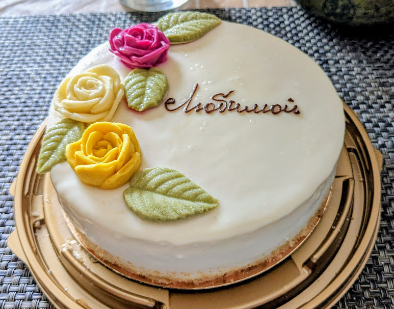 Торт на прошлое 8 марта, который я получила от мужа. Фото автора