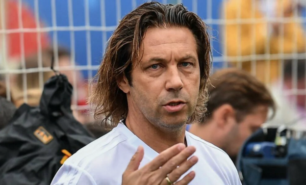 Александр Мостовой считает, что безобразное судейство в российском футболе будет продолжаться. 