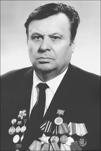 Он потерял руку в 22 года, но воспитал тысячи учеников: История ветерана Василия Макотченко