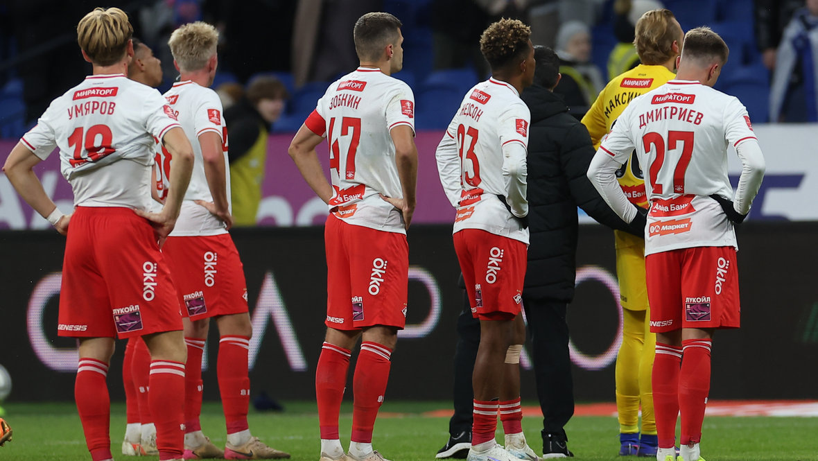    Футболисты «Спартака» после матча с «Динамо».Александр Федоров