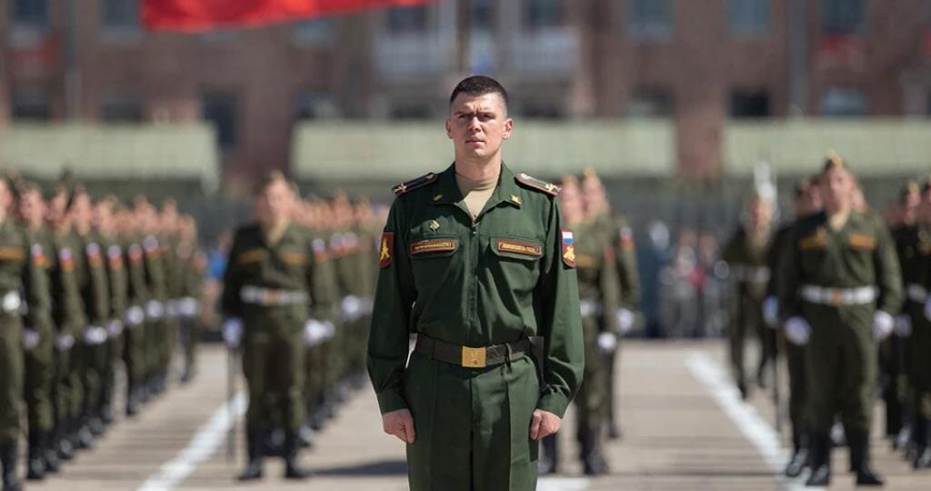 Срочники и СВО. Анализ правовых коллизий 2026 года