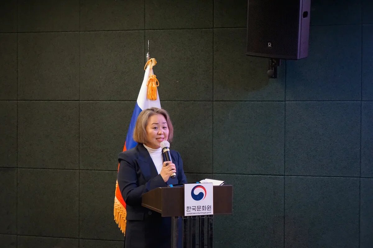    Директор московского представительства Национальной организации туризма Кореи (НОТК) г-жа Юк Ген Ын рассказывает о новом сообществе Visit Korea Union. Фото: московское представительство Национальной организации туризма Кореи (НОТК)