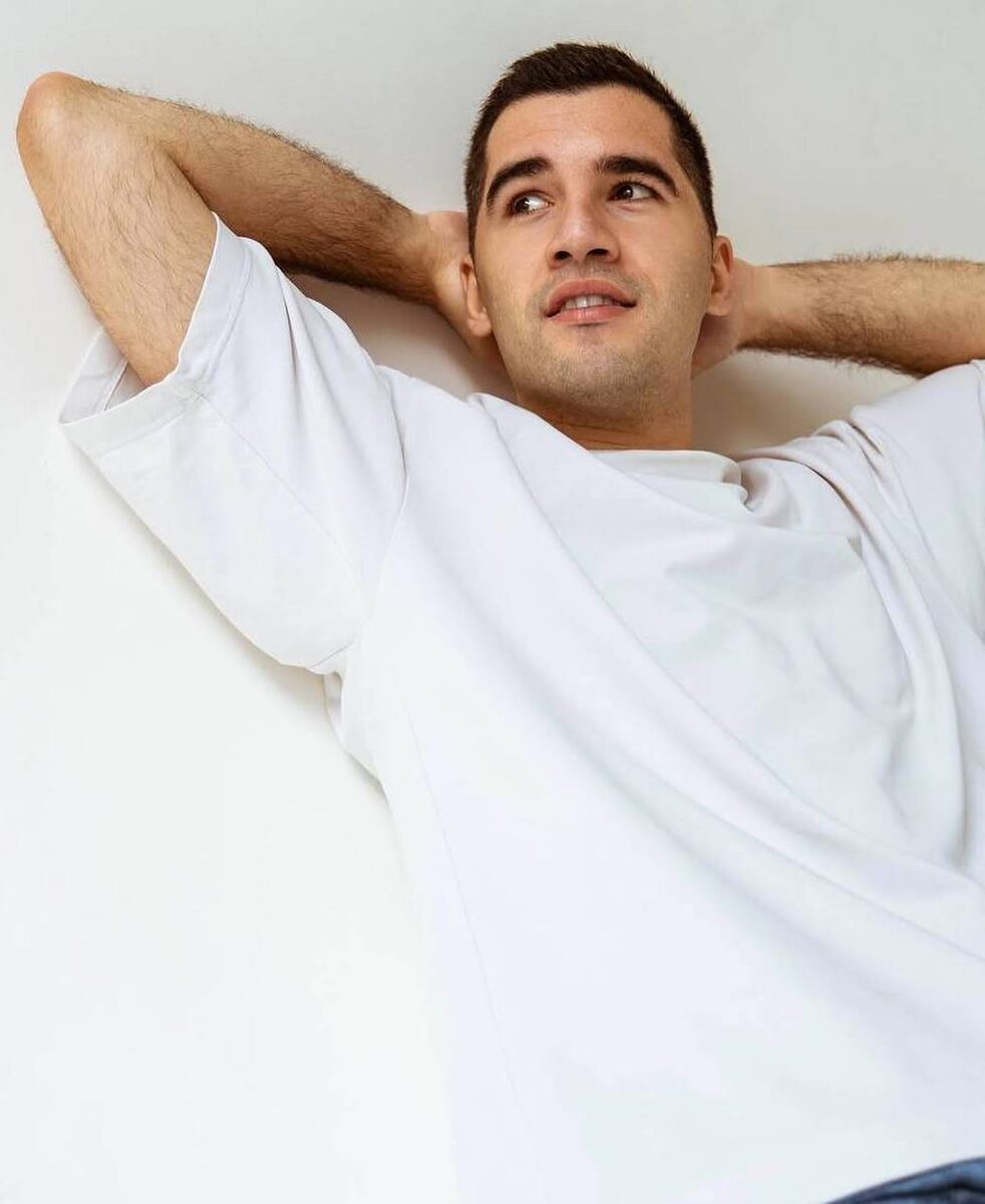    Ученицы Артема Давыдова обвинили его в домогательствахСоцсети Артема Давыдова