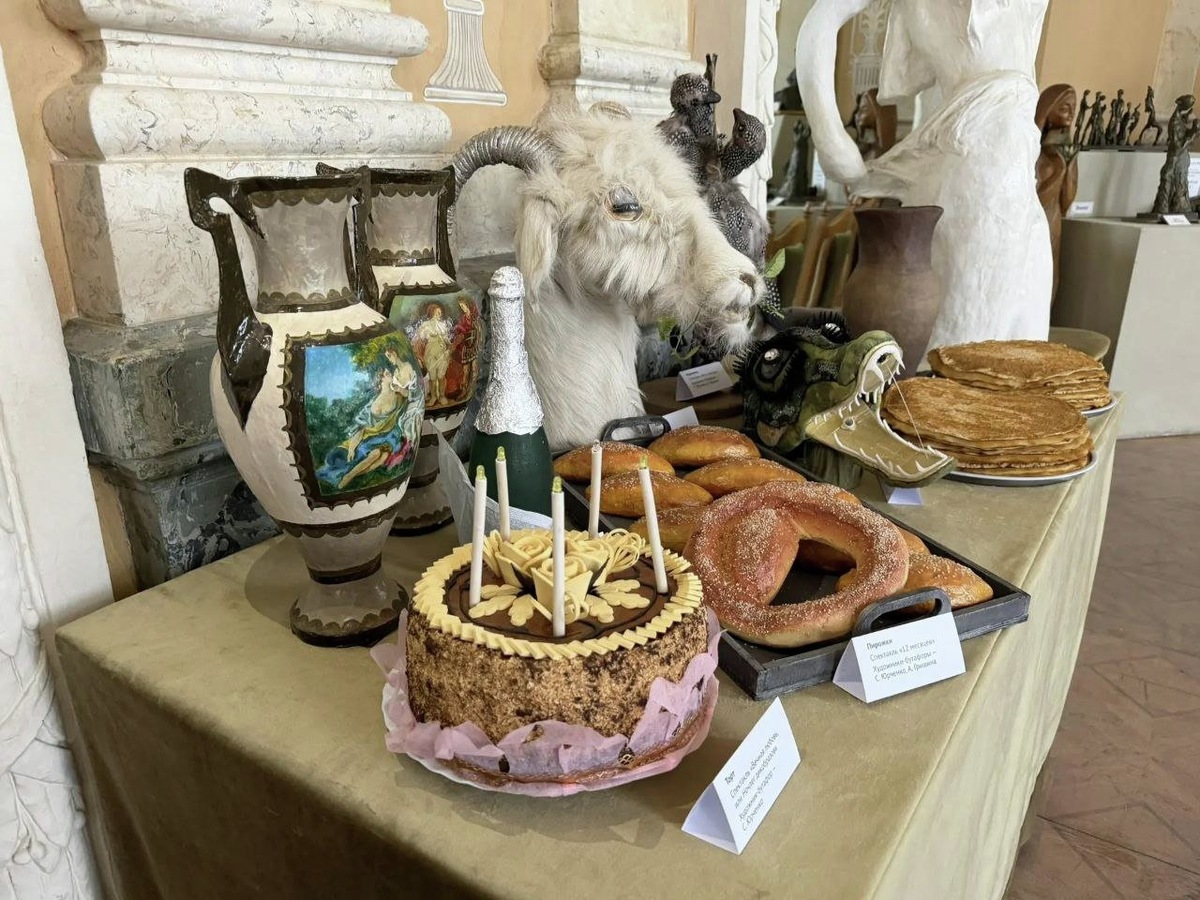 Экспонаты выставки в Крымском академическом русском драматическом театре имени Горького
Фото предоставлено драмтеатром имени Горького