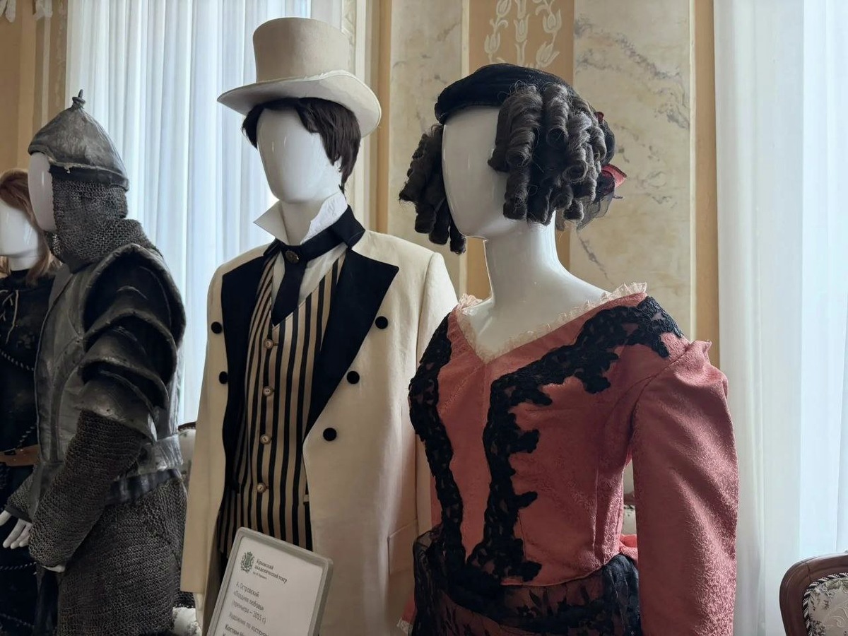 Экспонаты выставки в Крымском академическом русском драматическом театре имени Горького
Фото предоставлено драмтеатром имени Горького