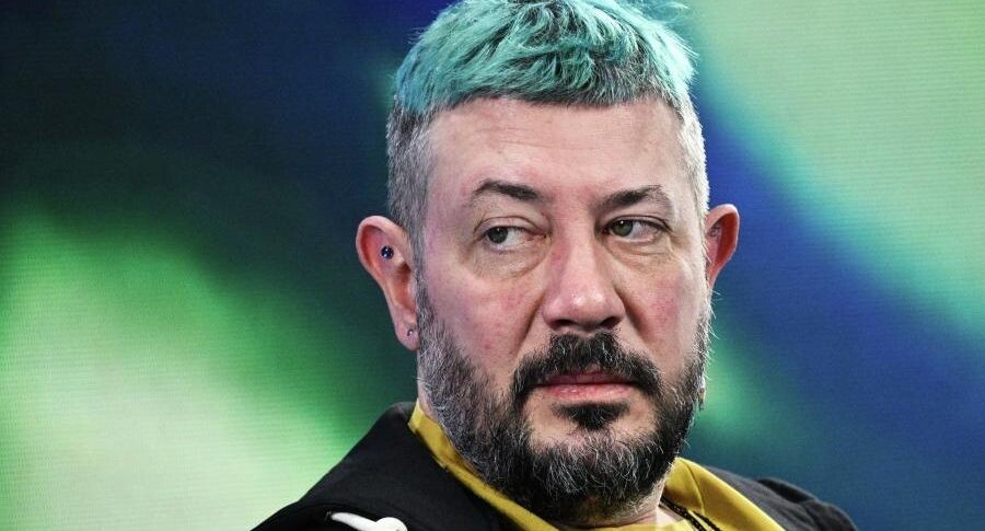 «А где на 23 Февраля мошонка?»: россиянок разъярила открытка Лебедева к 8 Марта