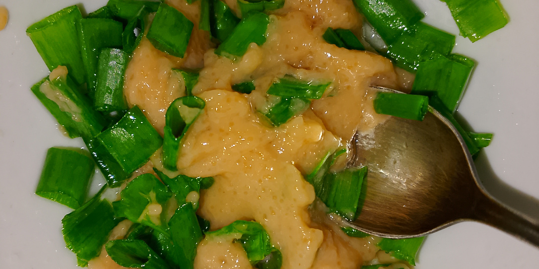 Солёный завтрак со сладким чаем