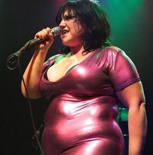 Голос из другого измерения: почему Бет Дитто — это гораздо больше, чем просто «пышная певица из Gossip