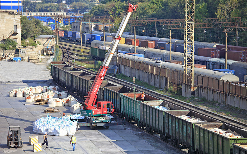 Выгрузка на подъездном жд пути