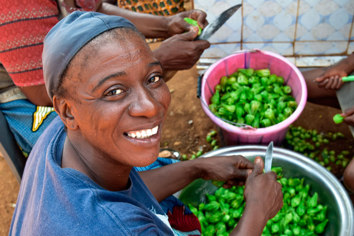 Мы состоим из атомов, которые подчиняются определённым правилам. Эти правила должны позволять атомам собираться в нас