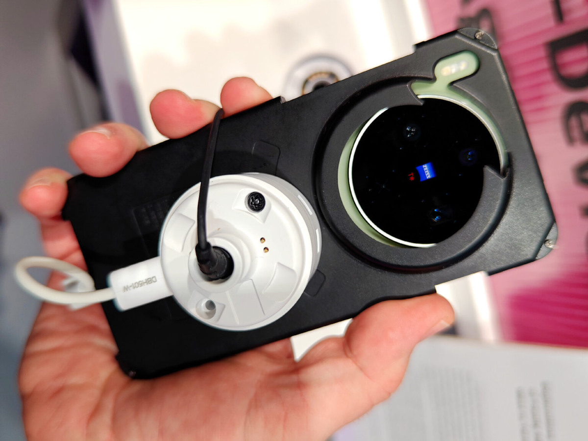    Vivo «засветила» новый смартфон X300 Max на MWC 2026