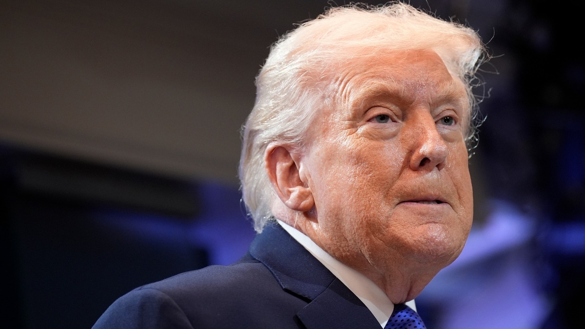    Узнав о решении Верховного суда, президент Трамп не скрыл своей ярости даже перед журналистами.