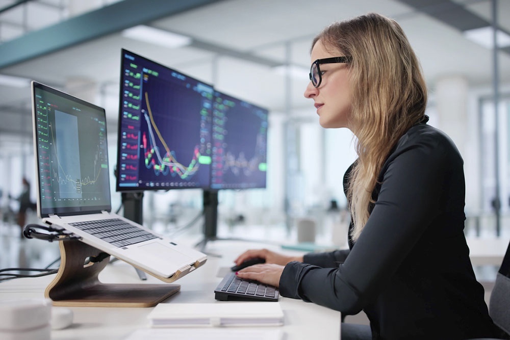    Первые шаги в инвестировании: определите цели, сформируйте резерв, соберите портфель из надежных базовых инструментов. / iStock