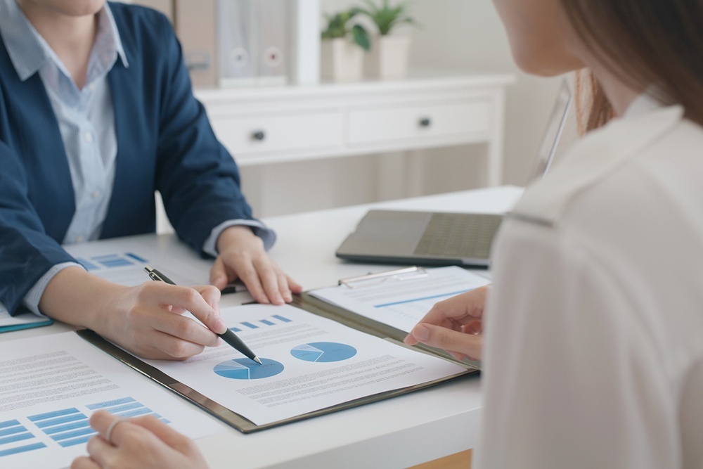    Новые инвесторы выходят на российский рынок ежегодно. Но многие повторяют типичные ошибки: спешка, отсутствие плана. / Фото: iStock