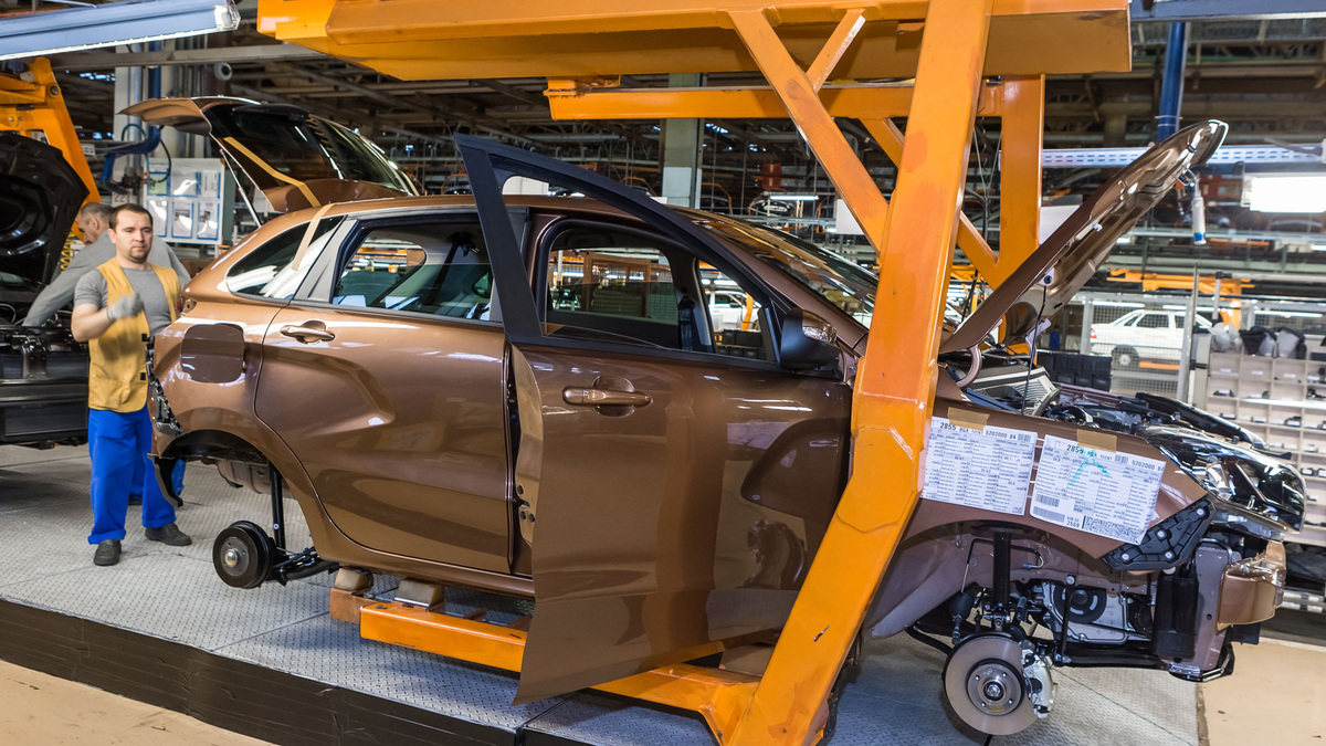    Тольятти. Автоваз, производство Лада Lada XRay (ТАСС)