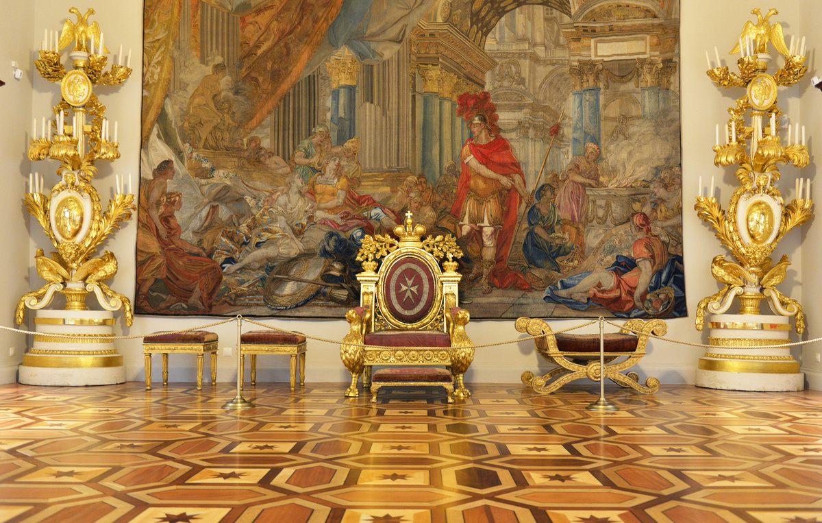    Трон магистра Мальтийского ордена конца XVIII века  Popova Valeriya/Shutterstock/FOTODOM