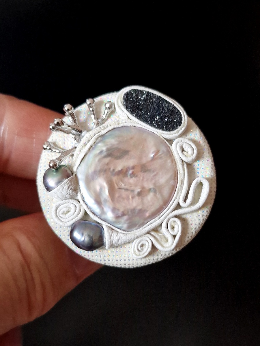 Новое кольцо из Натуральной Кожи и Жемчуга.