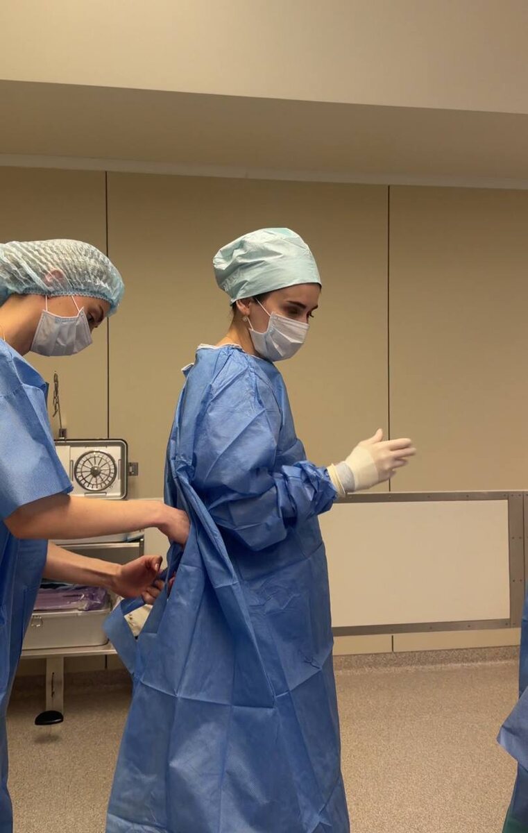 Доктор волнуется перед операцией, ведь было дано серьезное обещание — сохранить матку.  