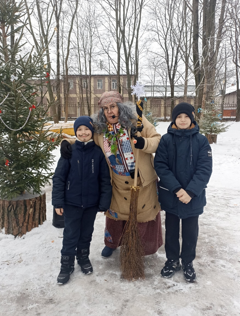 Дети не боятся такую Бабу-ягу.