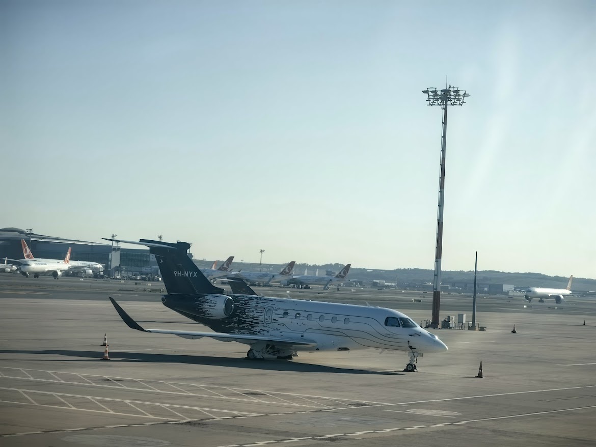 Бизнес-джет Legacy 500, Почти таким можно улететь из Дубая.