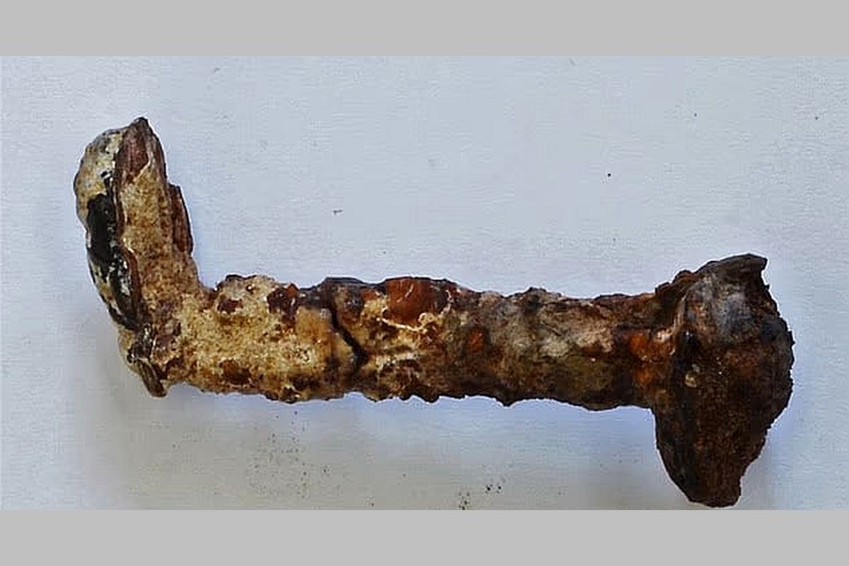    Распятие считалось одним из самых мучительных видов казни. На фото: гвоздь, когда-то использованный при распятии неизвестного человека. / dailymail.co.uk