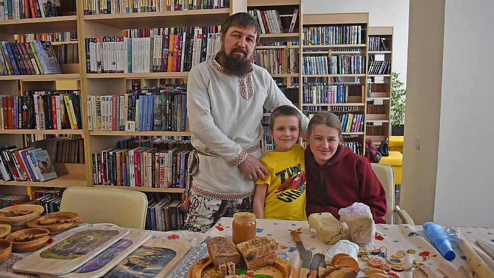 В Лисках встретили весну традиционной выставкой «Народный колорит»