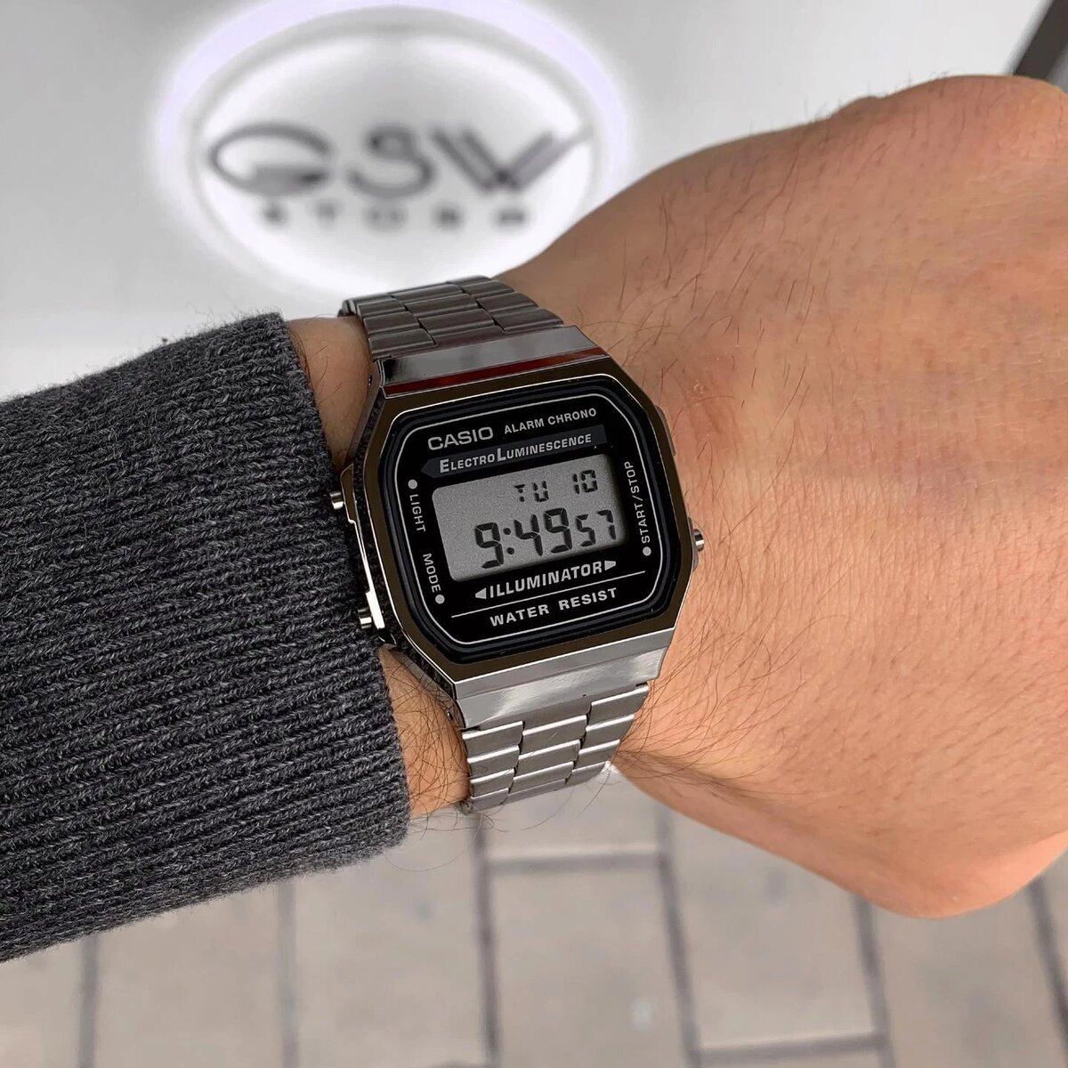 Цифровая унисекс-модель Casio A168WGG-1A в одном из самых узнаваемых в мире часовых корпусов