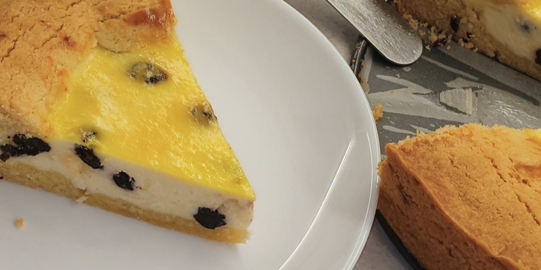 Королевская ватрушка с творогом — рецепт для занятых: просто, быстро, сухое дно.