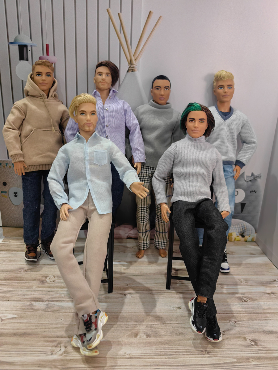 Первый ряд: Шон и зеленоволосый Кевин