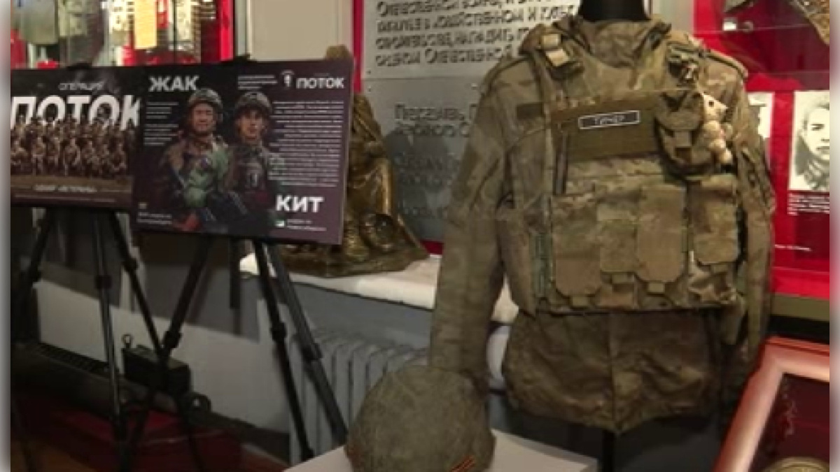    В залах краеведческого музея Курска начала работу выставка «Слава, достойная памяти»