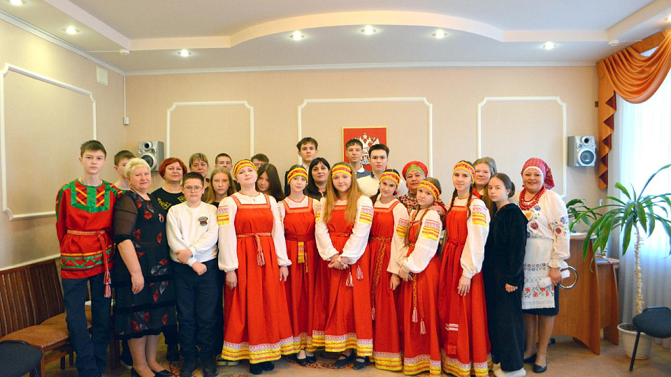 Все едины и дружны. В Воробьёвке школьникам рассказали о брачных церемониях народов России
