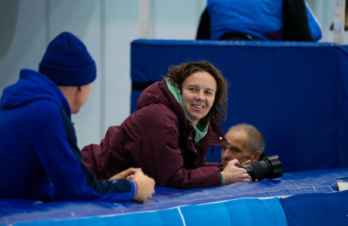   Конькобежку Дарью Качанову в последнее время можно часто увидеть с фотоаппаратом в руках