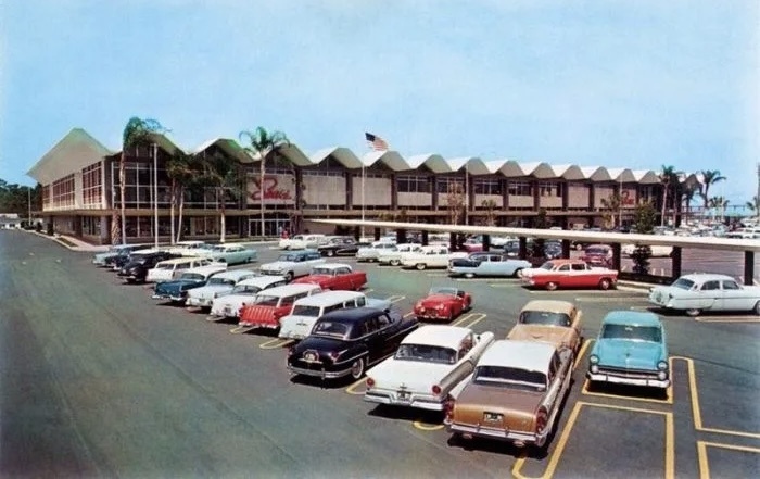 Стоянка сухопутных крейсеров полвека назад 