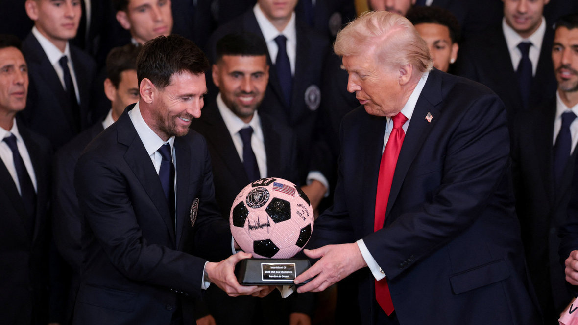    Лионель Месси и Дональд Трамп. Reuters