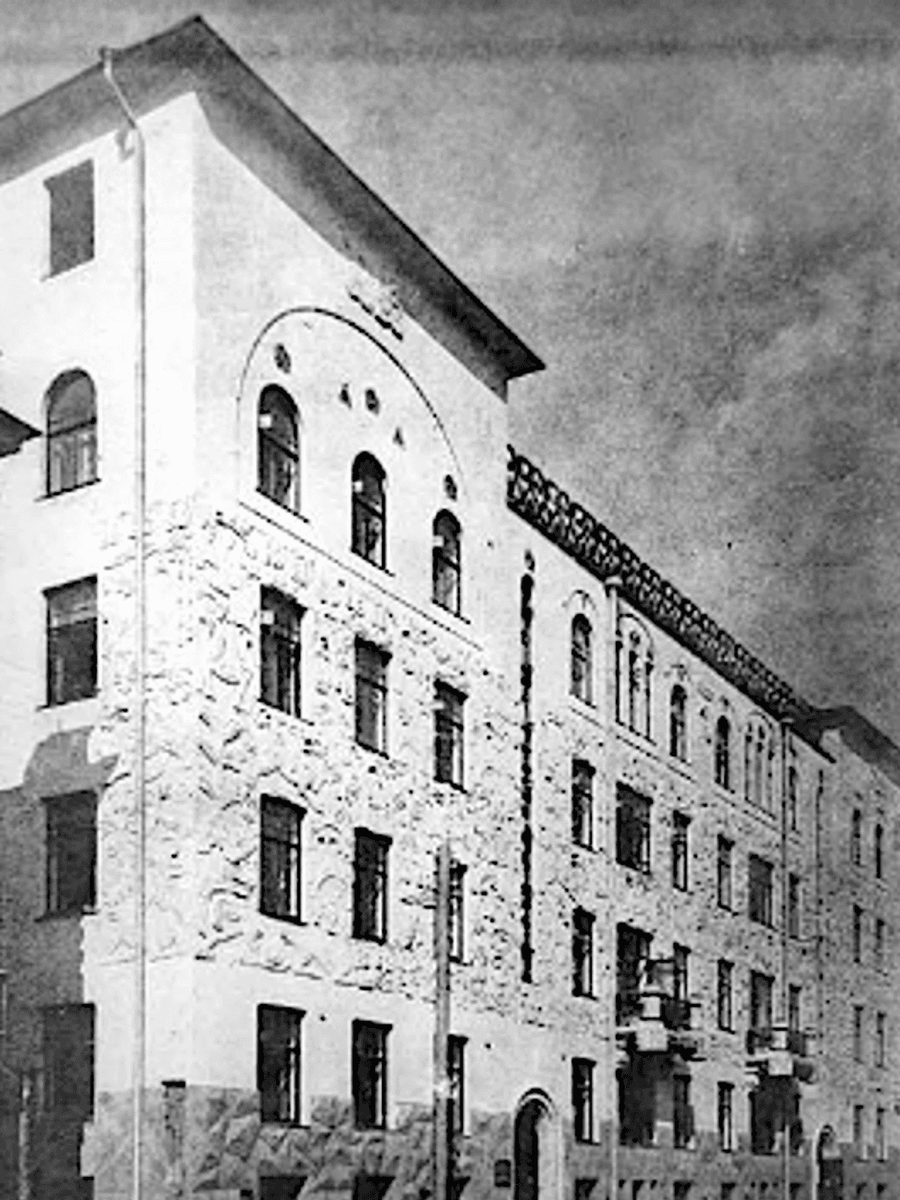 Доходный дом церкви Троицы на Грязех. 1945 год. Фотография: Государственный научно-исследовательский музей архитектуры им. А.В. Щусева, Москва