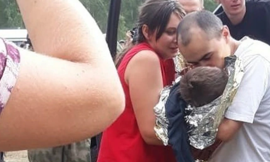 Женщина позвала сына, и услышала из глубины тайги родное: «Ма». История невероятного спасения пропавшего в лесу трёхлетнего мальчика