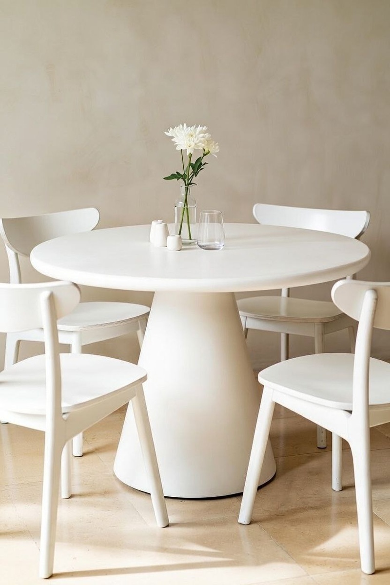 Белый стол на заказ из микроцемента