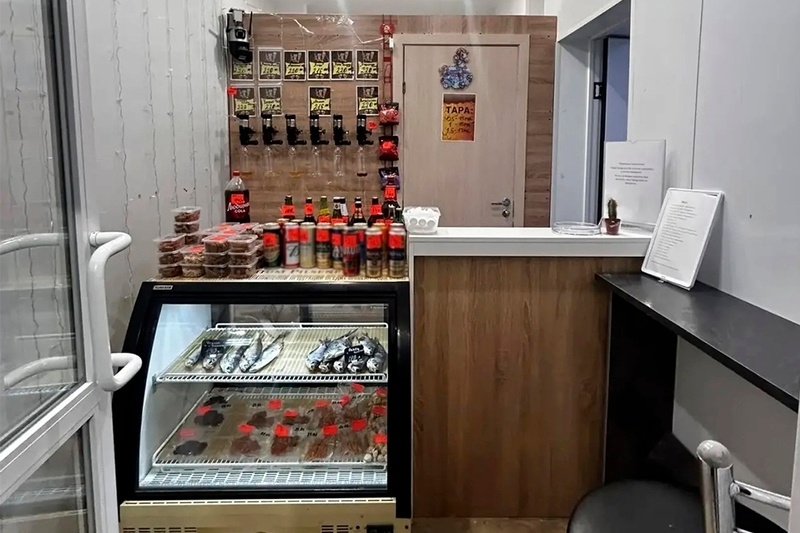    Торговую точку на Ленина, 48 проверили активисты "Народного контроля" по жалобам жителей.