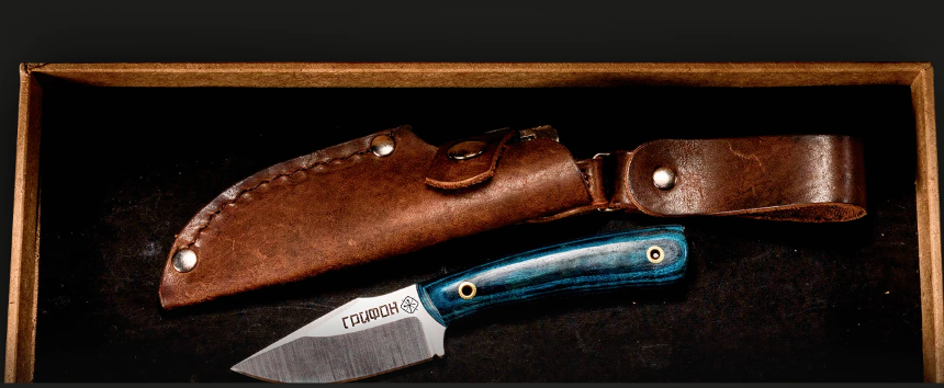 Туристический нож "Грифон" идут в комплекте с кожаным чехлом со свободным подвесом