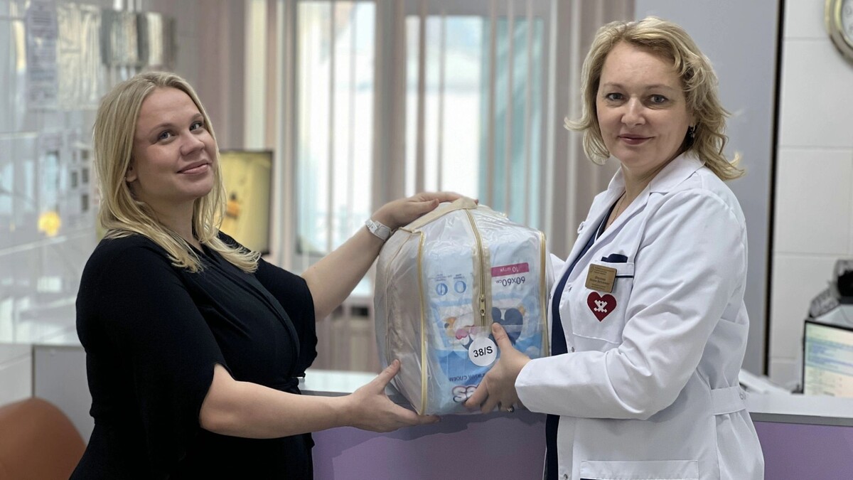    Фото: Алена Середина/ Новоуренгойская ЦГБ https://yanao.ru/press-tsentr/novosti/bolee-2500-severyanok-stali-obladatelnitsami-podarka-yamalskoy-mame/