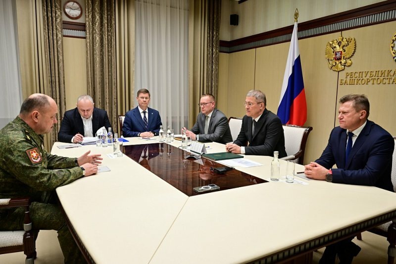     "Башкортстан илебезнең оборона сәләтен ныгыту бурычларын үтәүдә актив катнаша...