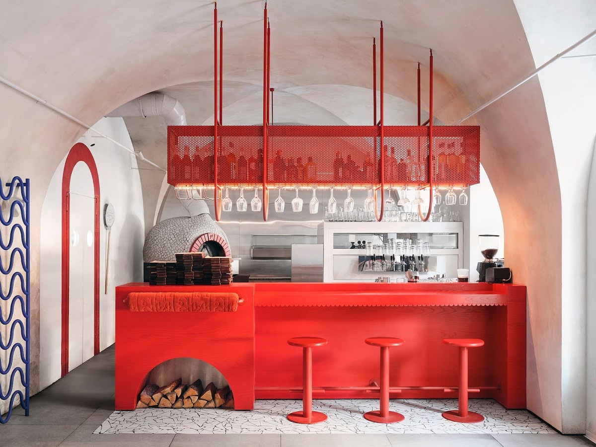 Барный стул Pixel от Alot в кафе IYKYK (арх. ULA STUDIO). Фото: Дмитрий Суворов