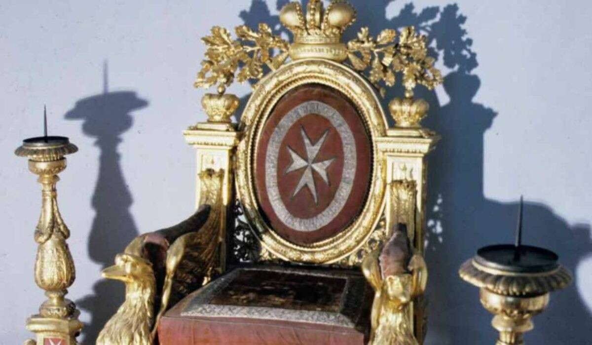     Трон. Источник: ria.ru Автор фото: Алексей Варфоломеев