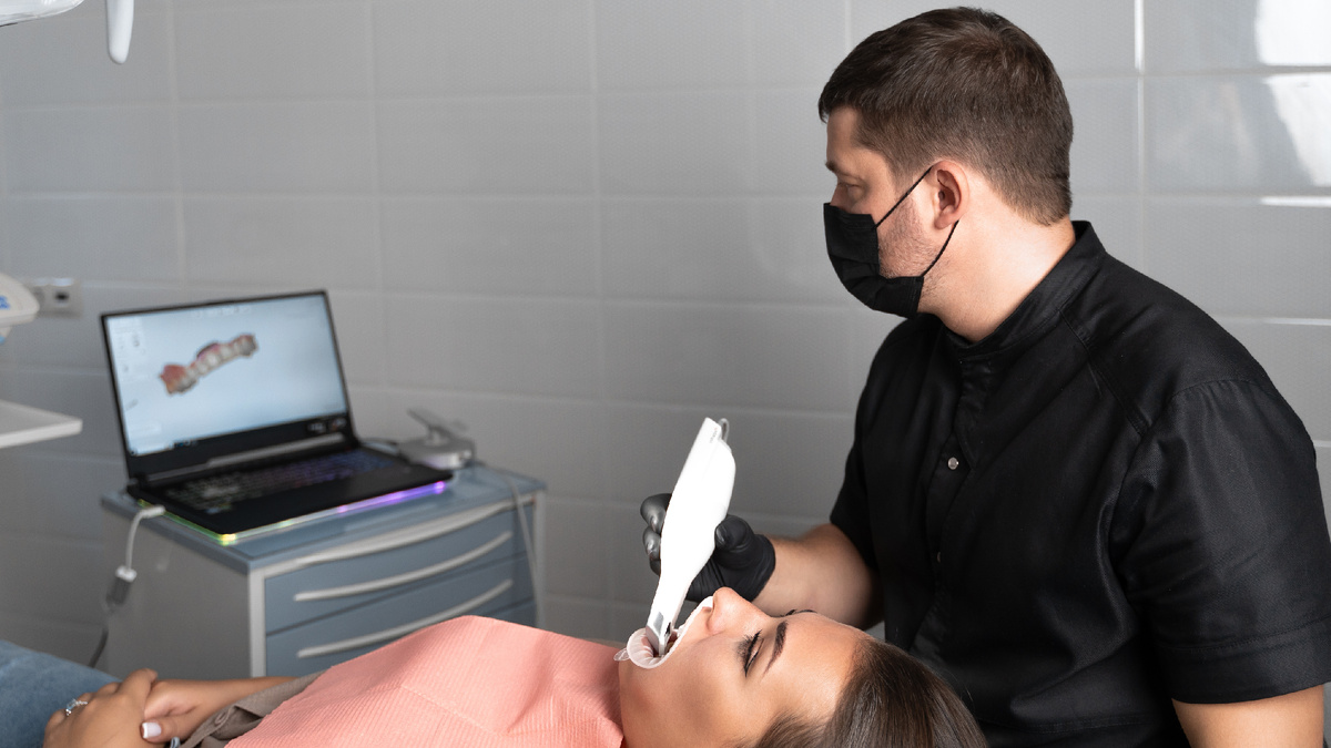 Боль в челюстном суставе и ухе