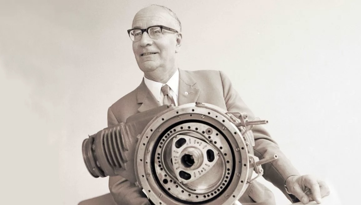 Феликс Ванкель со своим детищем.