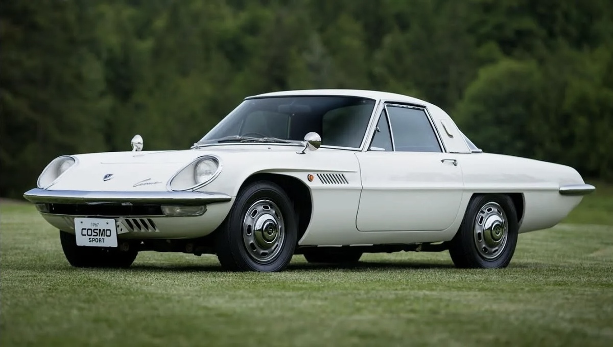 Mazda Cosmo Sport.