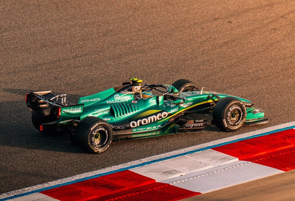    Опрос: Кто виноват в позорном провале Aston Martin?Aston Martin