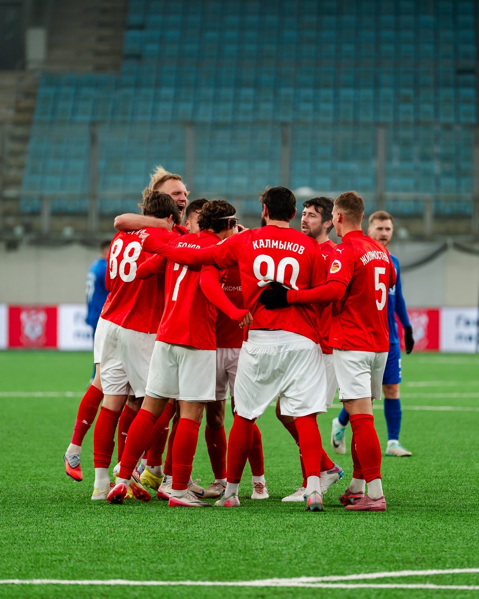 игроки "Спартак" (Кострома) празднуют гол в ворота "Ротора" (с) фото из официальной группы "Спартак" (Кострома) в vk - https://vk.com/fcspk_kostroma