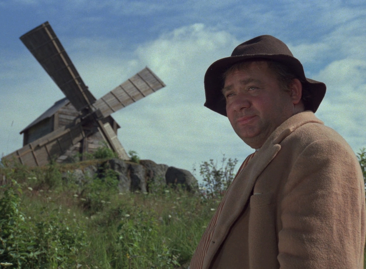 Кадр из кинофильма "За спичками", 1979 г., режиссеры Леонид Гайдай, Ристо Орко, сценаристы Владлен Бахнов, Леонид Гайдай, Ристо Орко, композитор Александр Зацепин (скриншот)