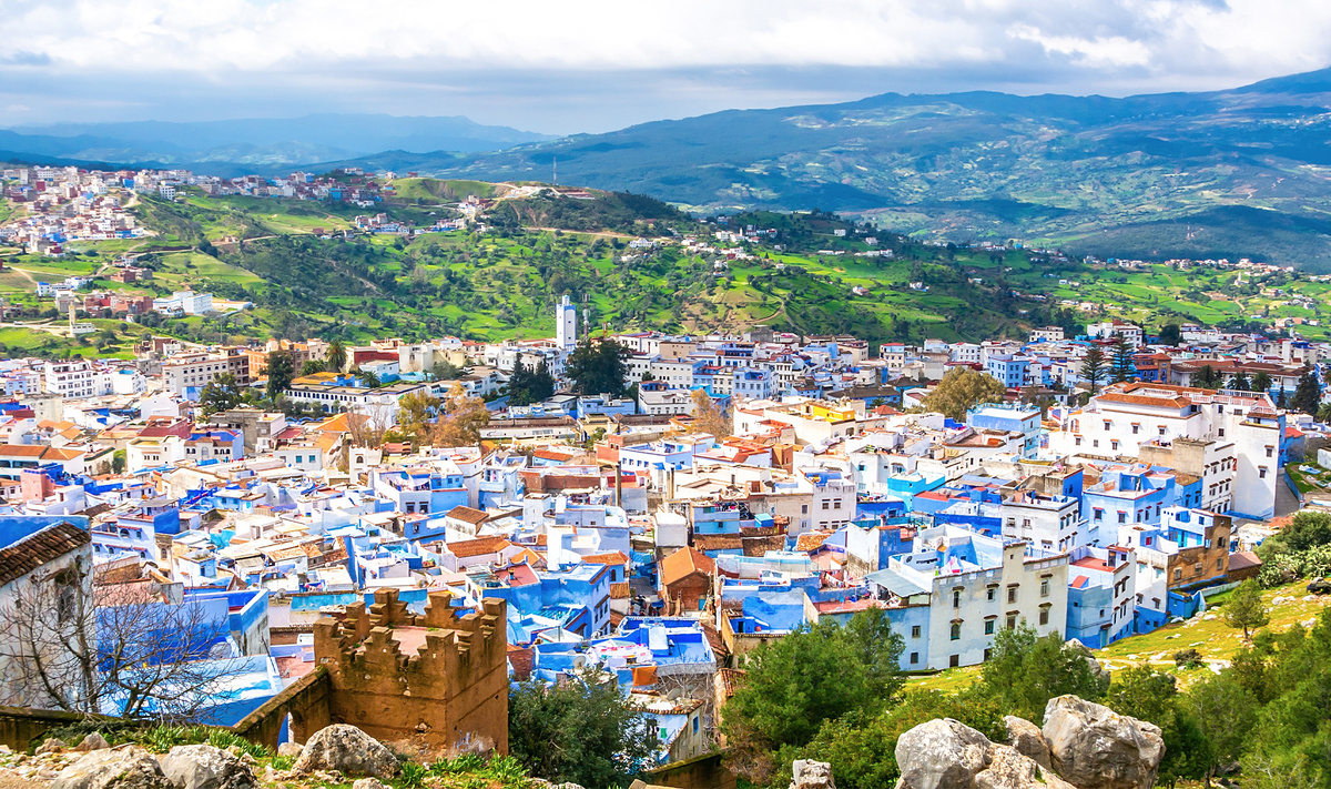 Самый синий город мира притаился на склонах хребта Эр-Риф.Фото: Olena Tur / Shutterstock.com